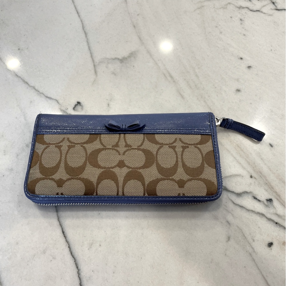 COACH Periwinkle blue/lavender zipped wallet with bow detail